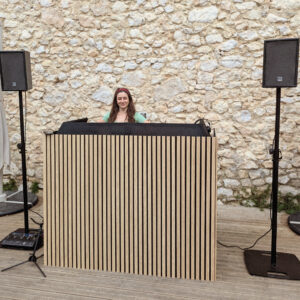 dj booth bois mariage 